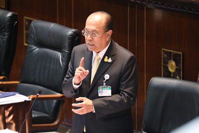 Interior minister cool to idea of extending pub hours Interior minister cool to idea of extending pub hours