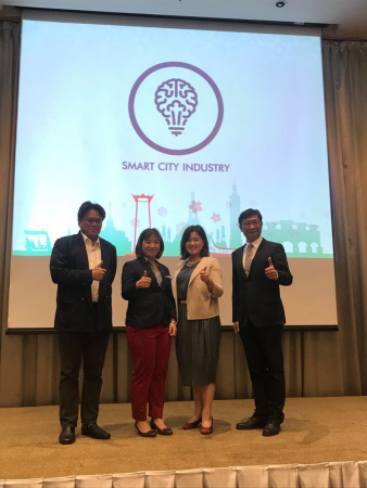 VIPs on stage launching the Smart City Industry Forum.