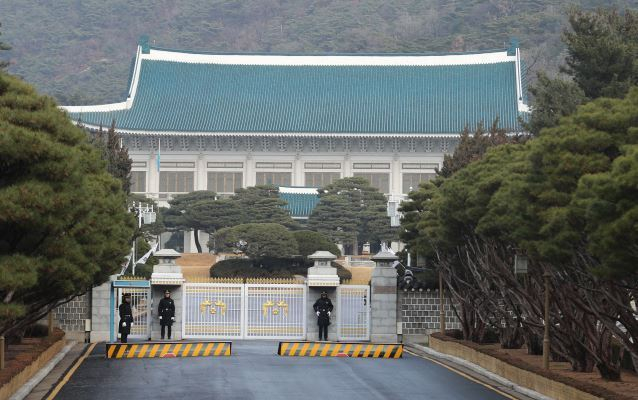 Seoul takes time mulling renewal of military intel-sharing pact with Japan Seoul takes time mulling renewal of military intel-sharing pact with Japan
