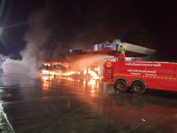 Trailer truck catches fire in Pathum Thani NGV station Trailer truck catches fire in Pathum Thani NGV station