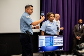 Chicago Police Department officers demonstrate Samsung’s DeX In-Vehicle Solution at a press conference in Chicago on Wednesday (Samsung Newsroom).