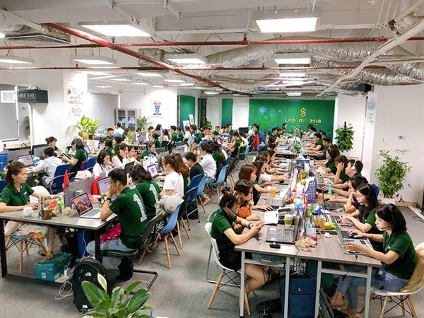 Personnel of NextTech Group. Despite rising salaries and benefits, Viet Nam will face a shortage of 90,000 IT workers in 2019, TopDev reports. — Photo ictnews.vn