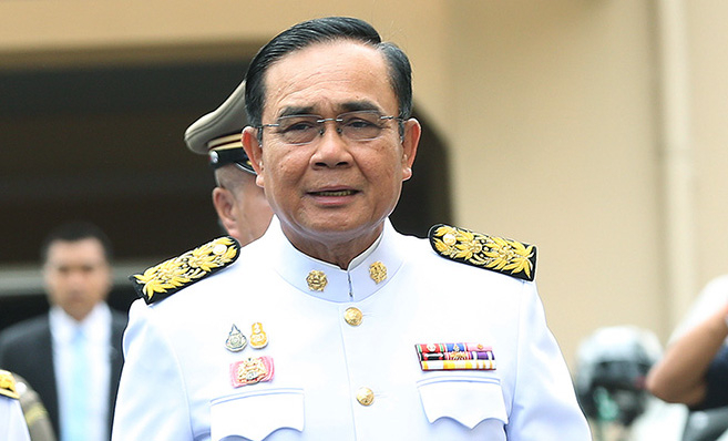 Prayut, Cabinet members receive royally-signed printout of King’s speech Prayut, Cabinet members receive royally-signed printout of King’s speech