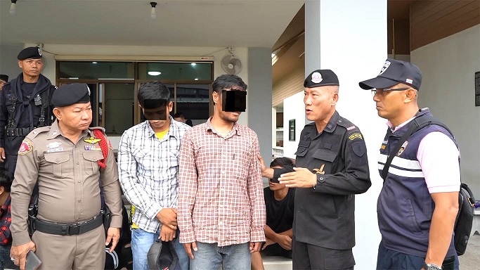 16 workers caught returning to Cambodia at Sa Kaew border 16 workers caught returning to Cambodia at Sa Kaew border