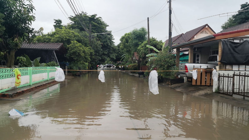 Phrae tambon submerged by runoffs overnight Phrae tambon submerged by runoffs overnight