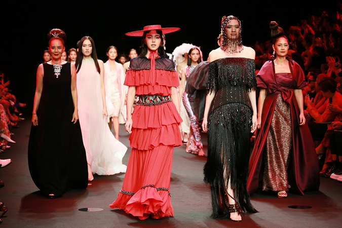 Elle Fashion Week wishes namesake magazine a happy 25th Elle Fashion Week wishes namesake magazine a happy 25th