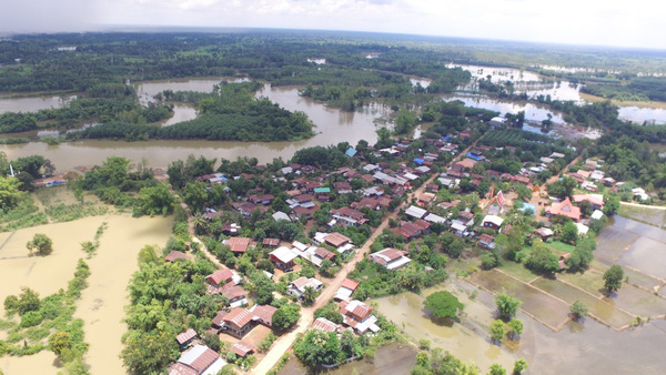 Families in Nakhon Phanom hit with floods as river bursts banks Families in Nakhon Phanom hit with floods as river bursts banks