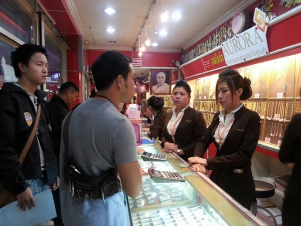 Aurora gold shop robbed of Bt4m worth of valuables Aurora gold shop robbed of Bt4m worth of valuables