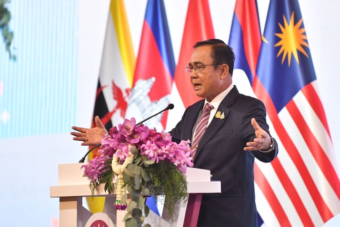 Prayut calls on Asean members to strengthen their economies Prayut calls on Asean members to strengthen their economies
