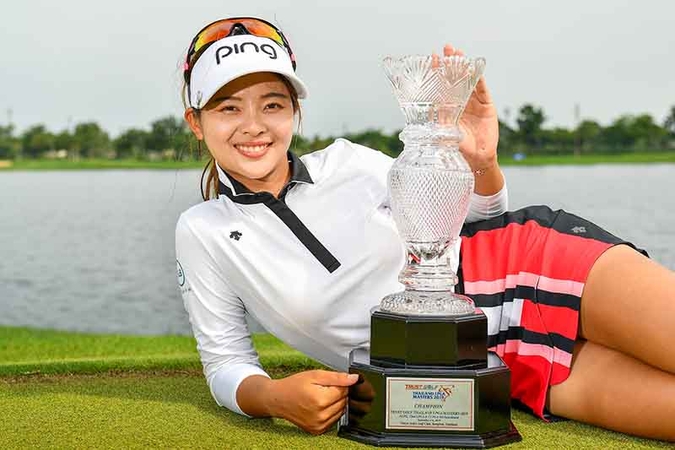 Zhang fires two eagles to earn crown Zhang fires two eagles to earn crown