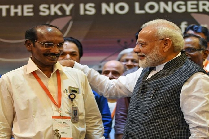 India stands with you, best yet to come: PM Modi to ISRO scientists after Chandrayaan-2 heartbreak India stands with you, best yet to come: PM Modi to ISRO scientists after Chandrayaan-2 heartbreak