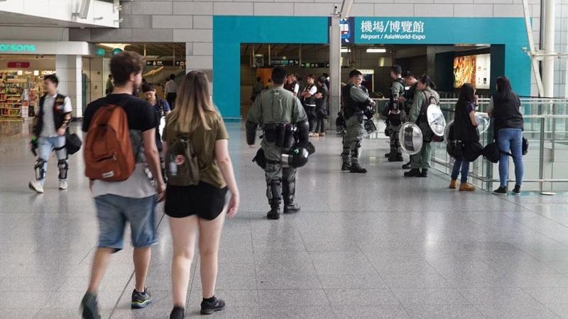 Heavy police presence is seen at the International Finance Centre, Hong Kong, Sept 7, 2019. (PHOTO / CHINA DAILY)