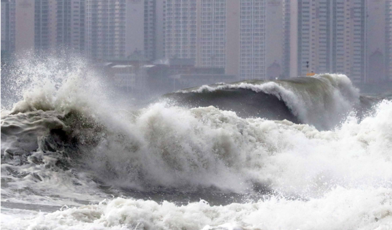 3 dead amid hundreds of accidents due to Typhoon Lingling 3 dead amid hundreds of accidents due to Typhoon Lingling