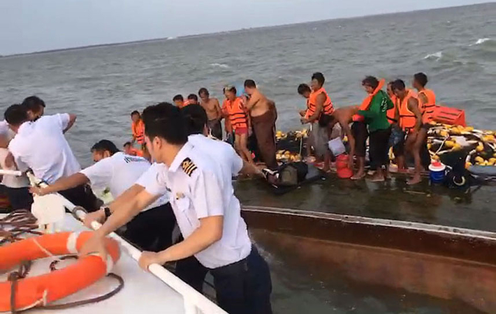 One drowns, 22 rescued after fishing boat capsizes in Samut Prakan One drowns, 22 rescued after fishing boat capsizes in Samut Prakan