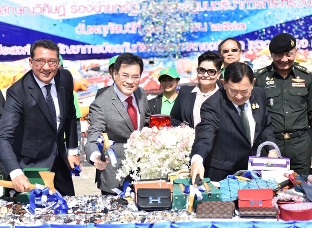 Clampdown on pirated goods coming: Commerce minister Clampdown on pirated goods coming: Commerce minister