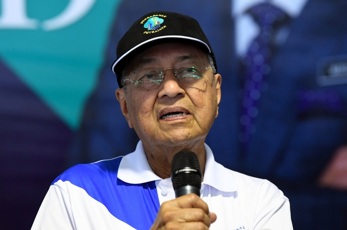 Dr M: Long-term plan to tackle haze requires cooperation from other countries Dr M: Long-term plan to tackle haze requires cooperation from other countries