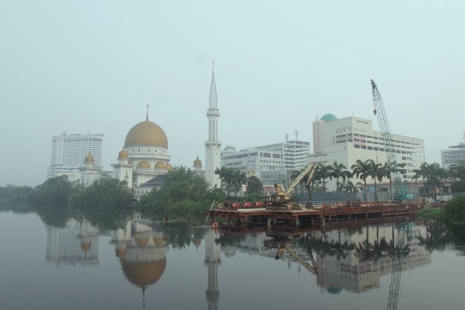 Haze: 214 schools in S'gor shut, 231,921 students affected Haze: 214 schools in S'gor shut, 231,921 students affected