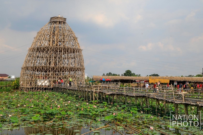 Bridge floating market, bamboo tower open in Suphan Buri Bridge floating market, bamboo tower open in Suphan Buri
