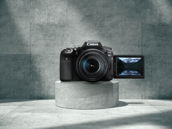 Canon promotes high-end camera Canon promotes high-end camera