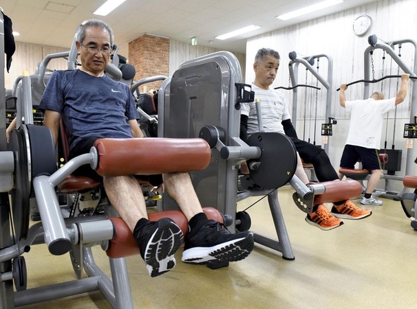 Seniors flock to gyms as govt seeks to curb medical costs Seniors flock to gyms as govt seeks to curb medical costs