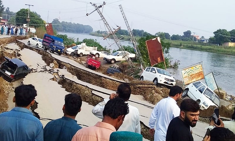 23 dead, more than 300 injured as 5.6-magnitude quake rocks northern Pakistan 23 dead, more than 300 injured as 5.6-magnitude quake rocks northern Pakistan