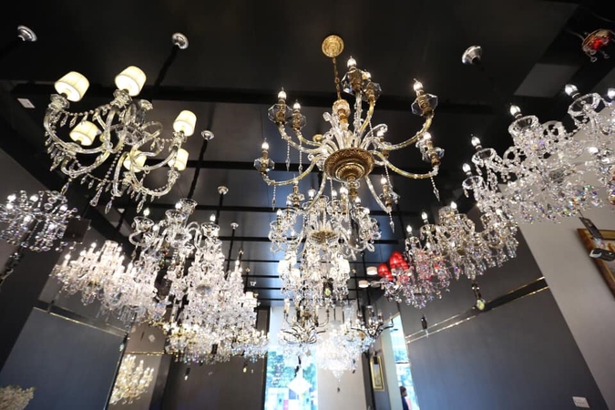Thai chandelier seller becomes exclusive dealer for Egyptian crystal firm Thai chandelier seller becomes exclusive dealer for Egyptian crystal firm