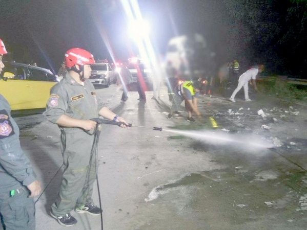 Three killed, 19 injured in Lampang smash Three killed, 19 injured in Lampang smash
