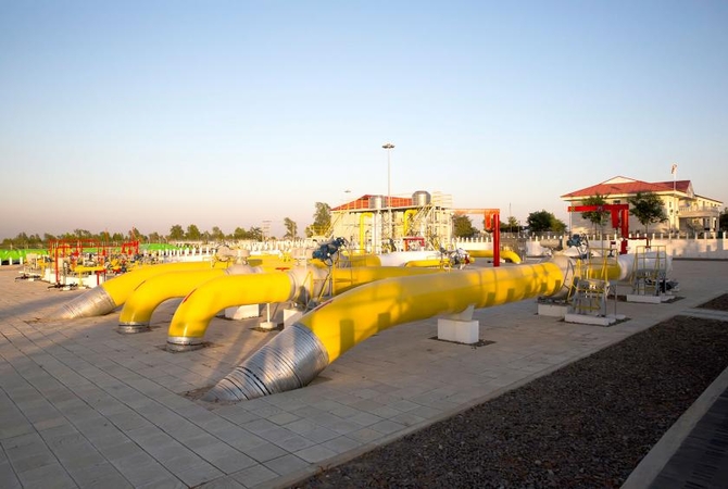 Myanmar pumps 400 M cubic feet of natural gas and 16,000 tonnes of crude oil daily to China Myanmar pumps 400 M cubic feet of natural gas and 16,000 tonnes of crude oil daily to China