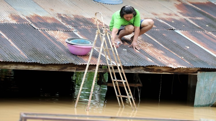 Volunteer engineers fan out in flooded Ubon Volunteer engineers fan out in flooded Ubon