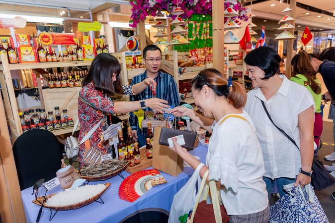 Visitors at the “Vietnamese Week in Thailand 2019”, held by Vietnam’s Ministry of Industry and Trade and Central Group, in Bangkok in the middle of September. Photo: Viet Nam News/ANN
