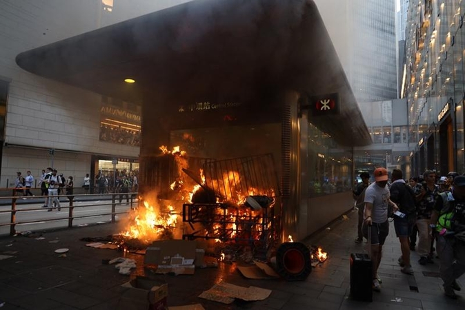 HK government calls for rent cuts to shore up retailers HK government calls for rent cuts to shore up retailers
