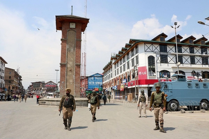Postpaid mobile services restored in Kashmir after over 2 months; internet still suspended Postpaid mobile services restored in Kashmir after over 2 months; internet still suspended