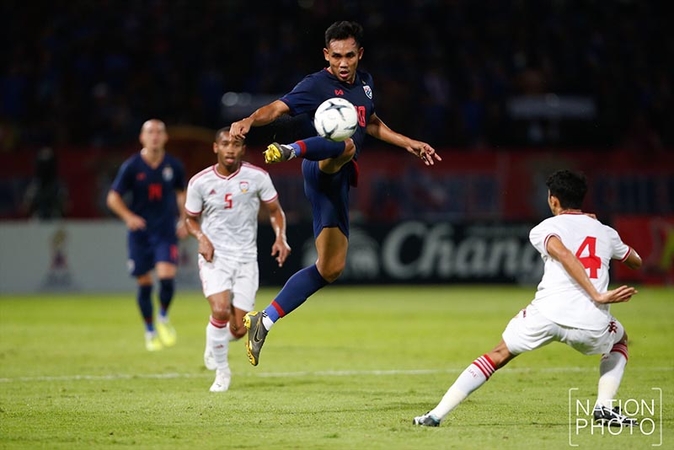 Teerasil Dangda blasts a shot. (Photo by Korbphuk Promrekha)