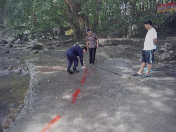 Restaurant encroaching on creek gets ultimatum to move out Restaurant encroaching on creek gets ultimatum to move out