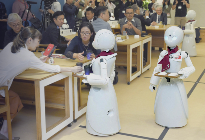 Tokyo cafe lets homebound operate robot waitstaff Tokyo cafe lets homebound operate robot waitstaff