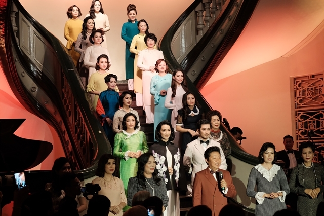 Many designs inspired from Lemur Áo Dài by artist Nguyễn Cát Tường were introduced by designer Sĩ Hoàng at the event. VNS Photo An Phương