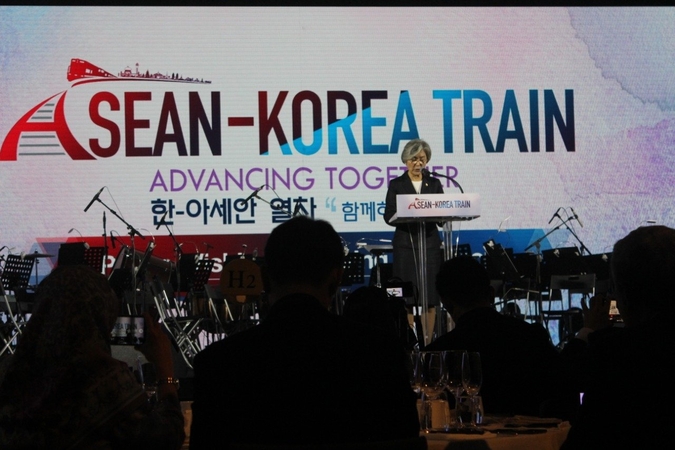 S. Korea aims to grant more scholarships to Asean students S. Korea aims to grant more scholarships to Asean students