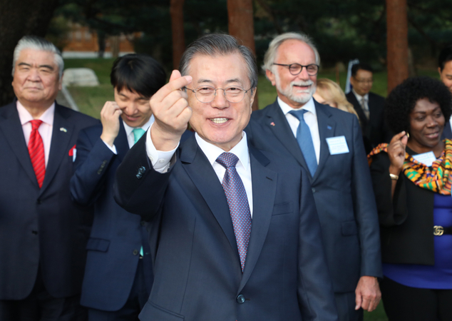 Moon requests support for peace efforts, Busan summit with ASEAN Moon requests support for peace efforts, Busan summit with ASEAN