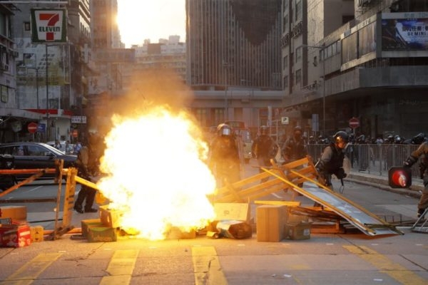 Hong Kong march spirals into chaos, again  