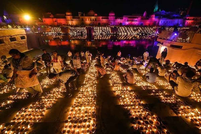 Ayodhya sets World Record as 5 lakh 51 thousand diyas lit to celebrate Deepawali Ayodhya sets World Record as 5 lakh 51 thousand diyas lit to celebrate Deepawali