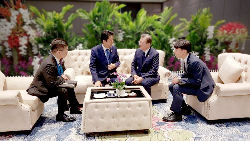 Moon proposes way forward with Japan at ASEAN summit Moon proposes way forward with Japan at ASEAN summit