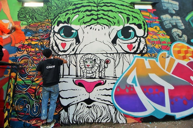 Graffiti wall become the longest landmark in the northeast Graffiti wall become the longest landmark in the northeast