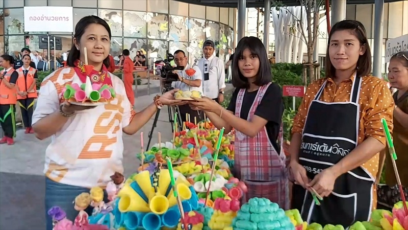 Girl fined for copyright violation sells Bt16,000 worth of krathongs in an hour Girl fined for copyright violation sells Bt16,000 worth of krathongs in an hour