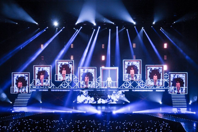 Super Junior thrills Thai fans with twin performances Super Junior thrills Thai fans with twin performances