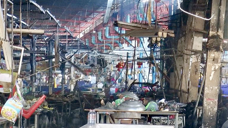 Nakorn Ratchasima govt provides tents for traders hit by market fire Nakorn Ratchasima govt provides tents for traders hit by market fire