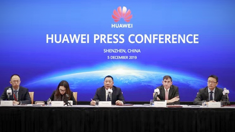 Song Liuping (middle), chief legal officer of Huawei, gives a speech in Shenzhen, Guangdong. [Provided to chinadaily.com.cn]