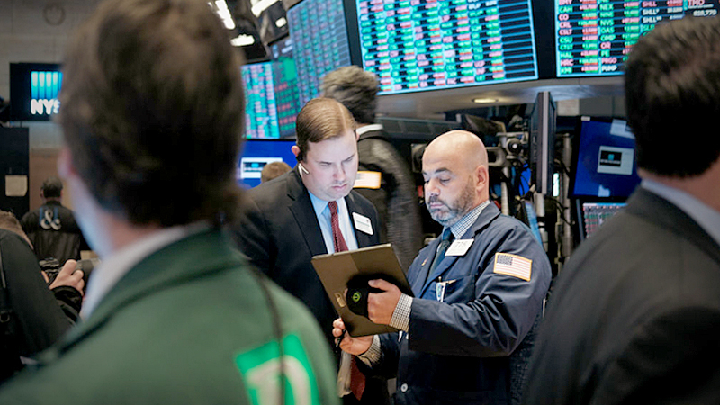 Stocks roar as traders cheer U.S. economic data Stocks roar as traders cheer U.S. economic data
