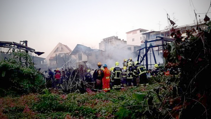 Fire at Bangkok slum destroys 10 houses Fire at Bangkok slum destroys 10 houses