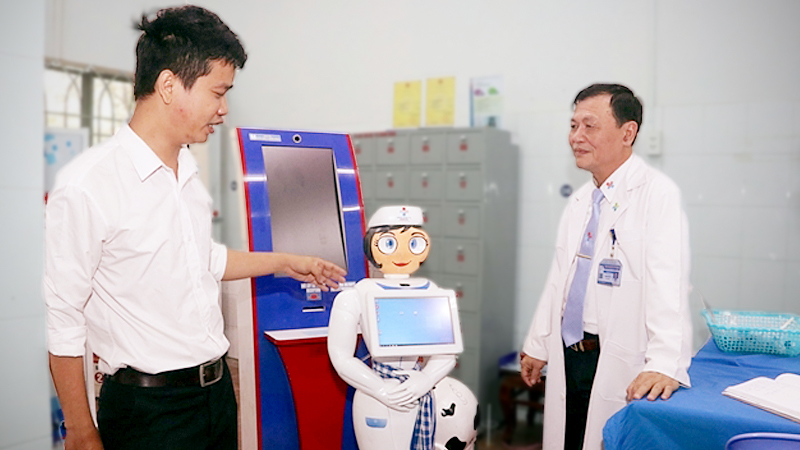 HCM City hospital introduces a nurse robot to help patients HCM City hospital introduces a nurse robot to help patients