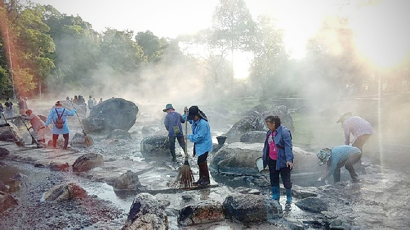 Chae Son's hot springs draw thousands of visitors Chae Son's hot springs draw thousands of visitors